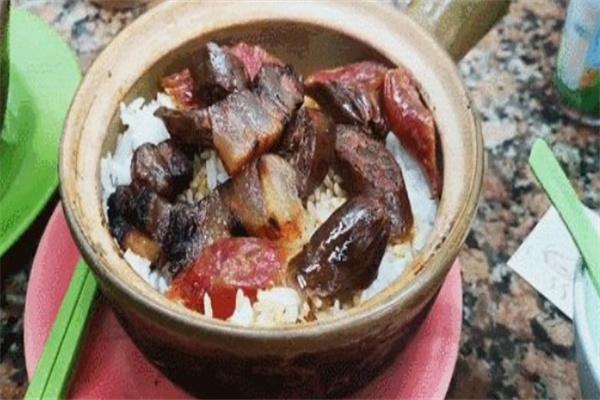 小黑小白煲仔饭加盟