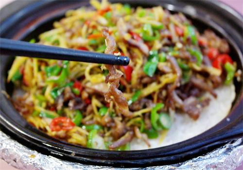 萧多多煲仔饭