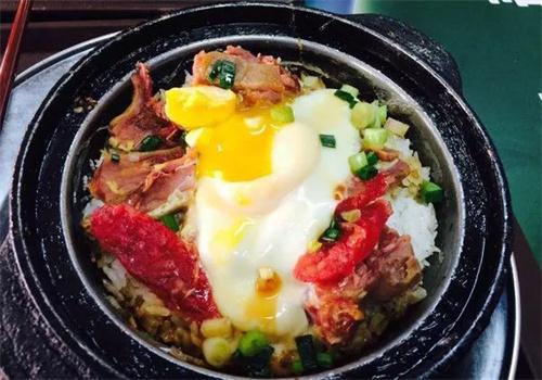 七彩煲仔饭