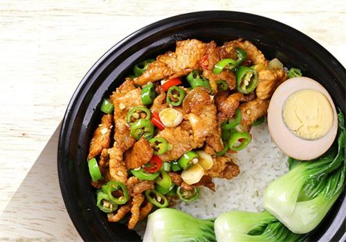 七彩煲仔饭