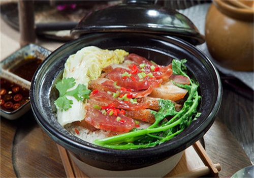 张府园煲仔饭