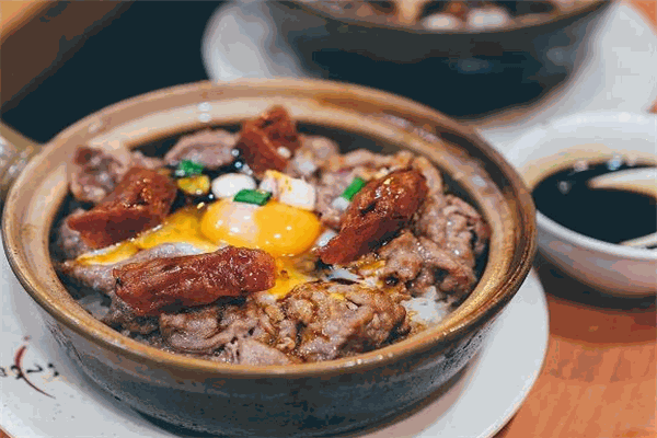 妍妍煲仔饭加盟