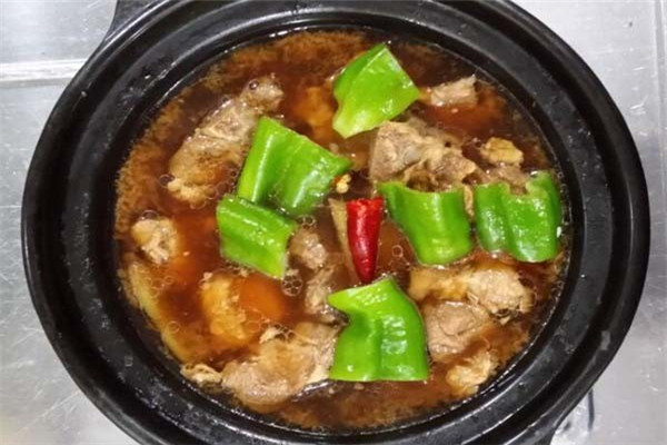 南北飘香黄焖鸡米饭