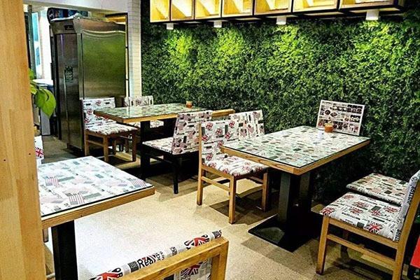 四叶草煲仔饭加盟