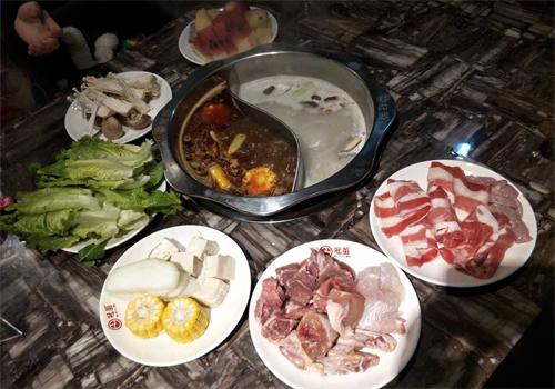 冠菌海鲜肥牛自助火锅