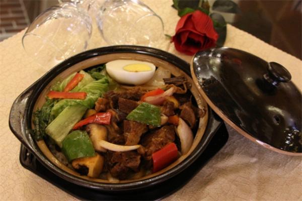 光头强煲仔饭加盟