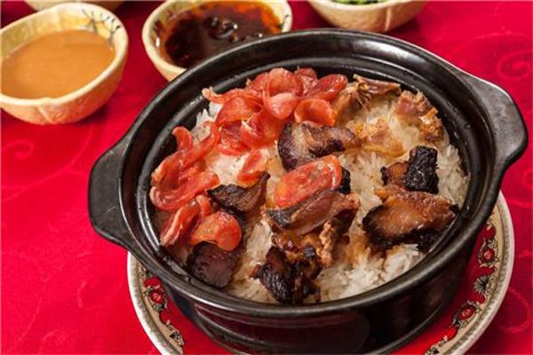 香思人煲仔饭加盟