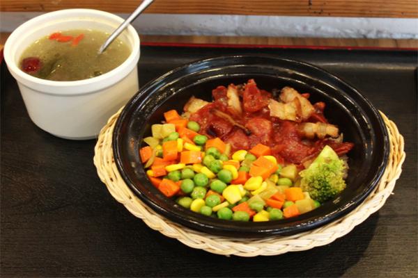 亮哥煲仔饭加盟
