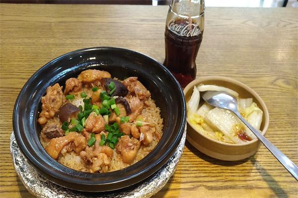 粤月赢煲仔饭加盟