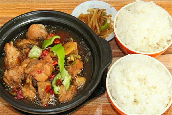 三人众黄焖鸡米饭加盟