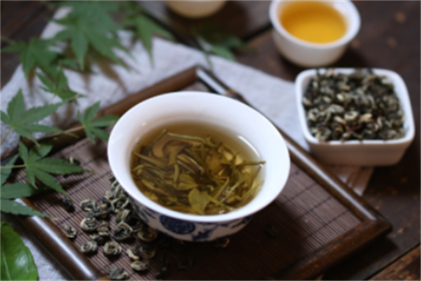 理想茶行加盟