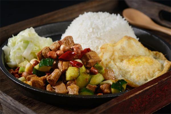 滋啦米香牛肉铁板饭