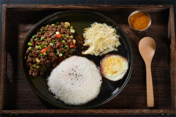 滋啦米香牛肉铁板饭