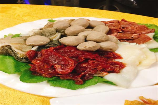 淘淘居广式煲仔饭