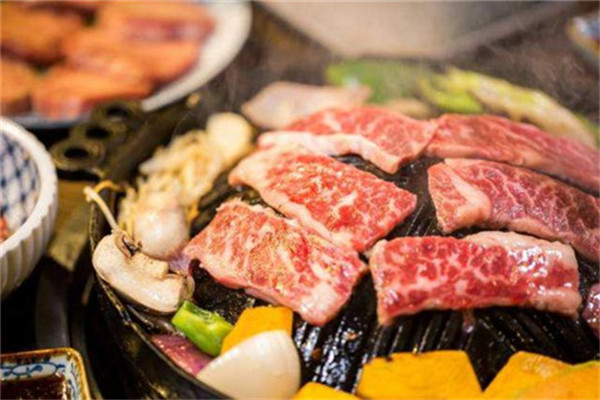 和牛村日式烤肉加盟