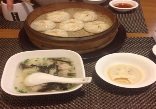 第一笼小笼包