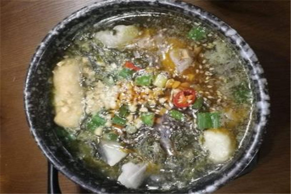 嘿舌尖酸菜鱼米饭加盟