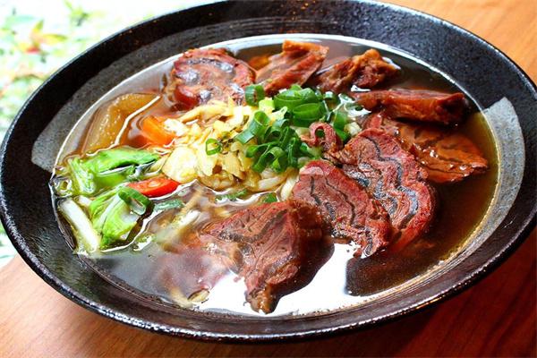 吕圣洪酱香牛肉面