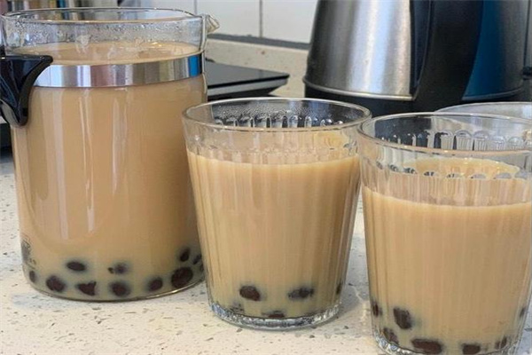 口喝了奶茶