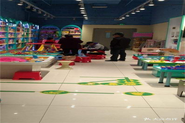 童年无限玩具体验店