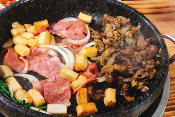 金大叔石锅烤肉加盟