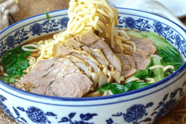 农心石锅牛肉拉面