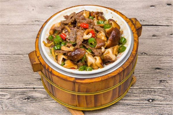 叭叭嘴桶饭加盟