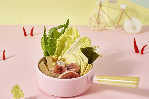 菜小青麻辣烫加盟