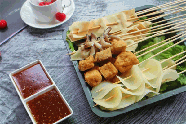 老街小串串香加盟