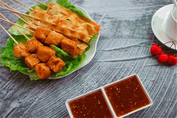 老街小串串香加盟