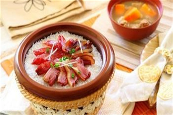 鸿运煲仔饭加盟