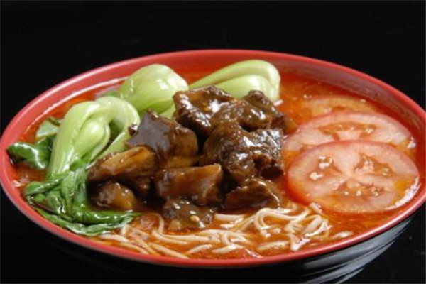 中阿兰牛肉拉面