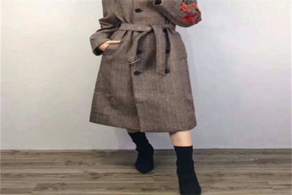 踢街女装