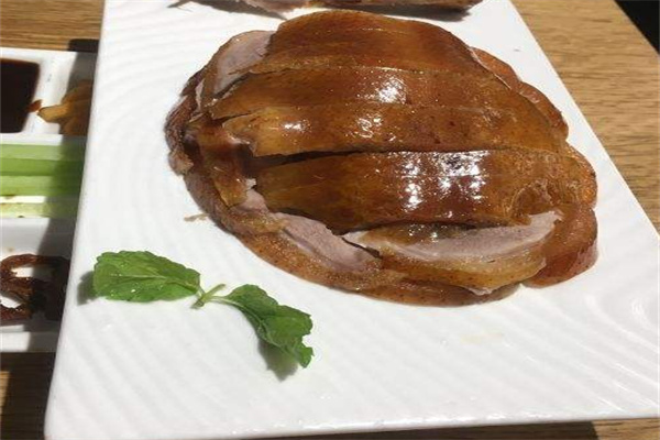 草窝烤鸭加盟