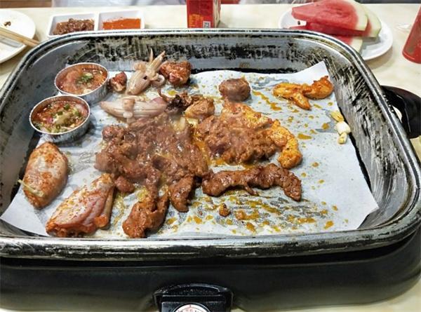 包黑炭海鲜牛排自助烤肉
