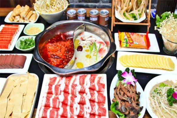 巴锅演义香菇鸡火锅