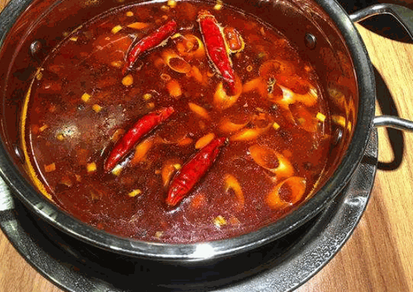 围辣串串香小火锅