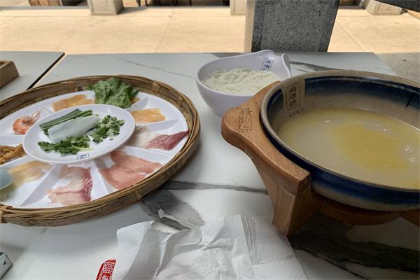尚顺号过桥米线