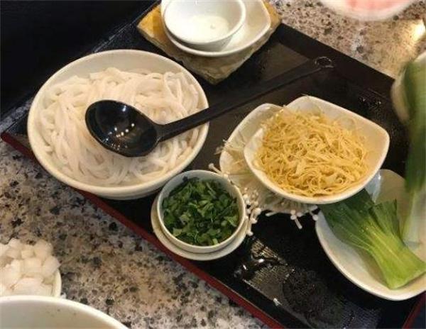 仲氏过桥米线