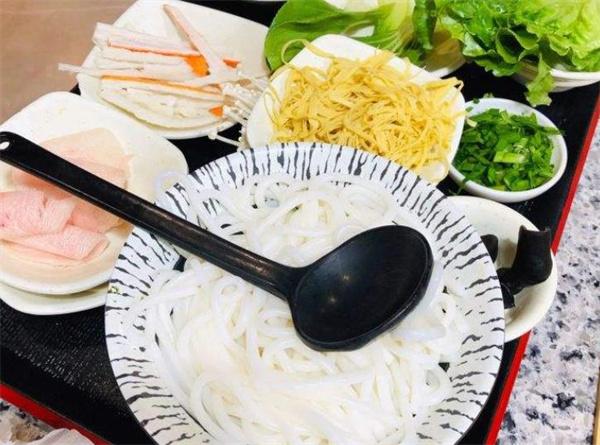 仲氏过桥米线
