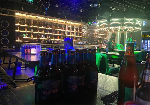 幕本酒吧