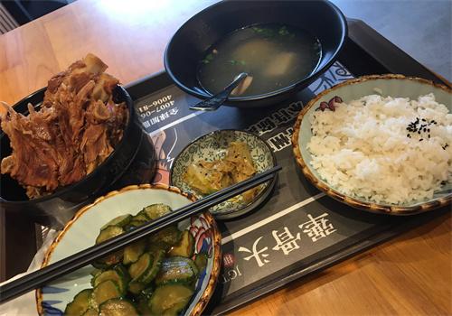 犟骨头排骨米饭