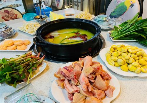 潮牛道养生汤锅