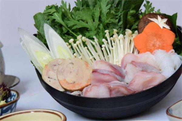 趣捞回转自助涮涮锅