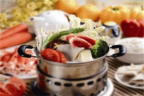 趣捞回转自助涮涮锅