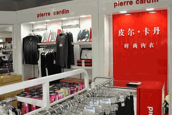 皮尔卡丹服饰