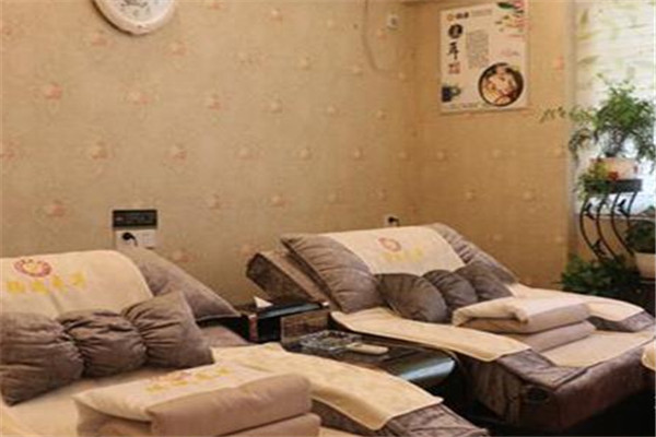 耳目初想采耳养生馆
