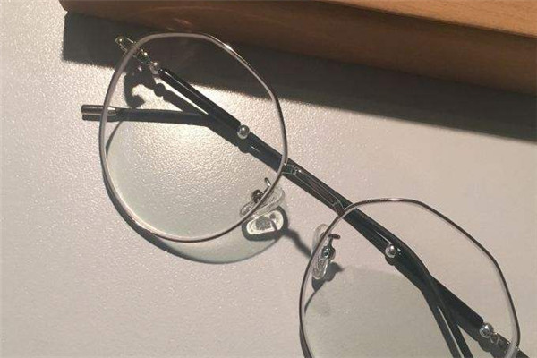 陌泰眼镜加盟