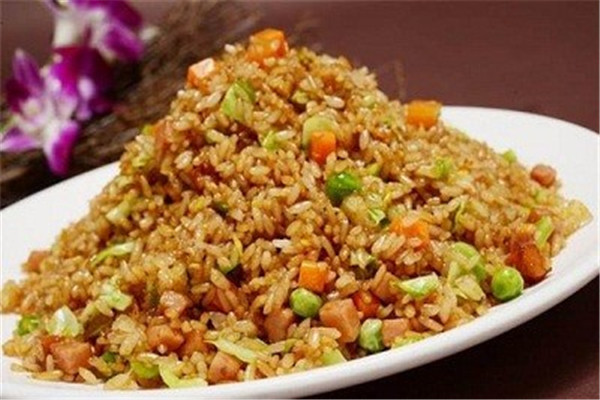 饭主播易拉罐茶油炒饭