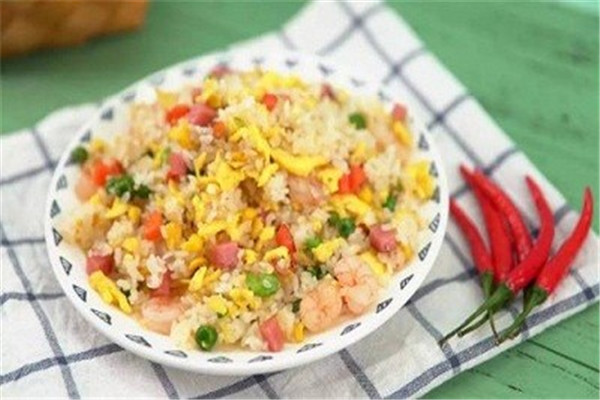 饭主播易拉罐茶油炒饭